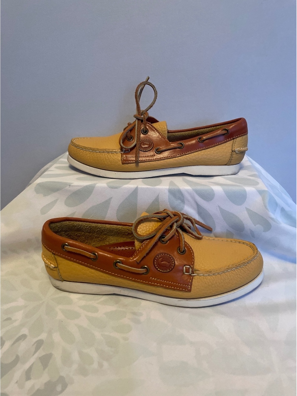 Vintage Dooney & Bourke Women's 8 Yellow Tan Leather Boat Shoes Preppy Nautical